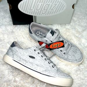 Brand new mens shoes 👟!!!!!!! Size 9 super comfortable.